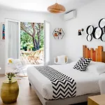 Hotel Les Volets Rouges - - Situe Dans Le Parc National Des Calanques - Parking Gratuit