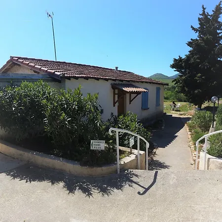 Les Volets Rouges - - Situe Dans Le Parc National Des Calanques - Parking Gratuit 2* Cassis