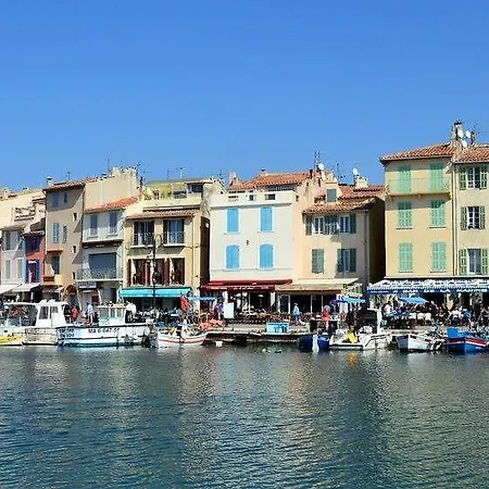 Hotel Les Volets Rouges - - Situe Dans Le Parc National Des Calanques - Parking Gratuit 2*