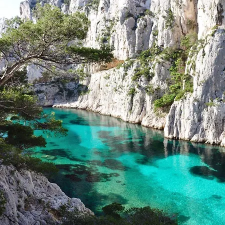 Hotel Les Volets Rouges - - Situe Dans Le Parc National Des Calanques - Parking Gratuit