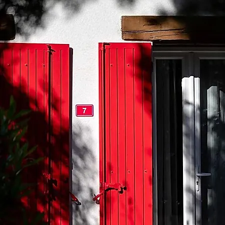 Les Volets Rouges - - Situé Dans Le Parc National Des Calanques Hotel 2*