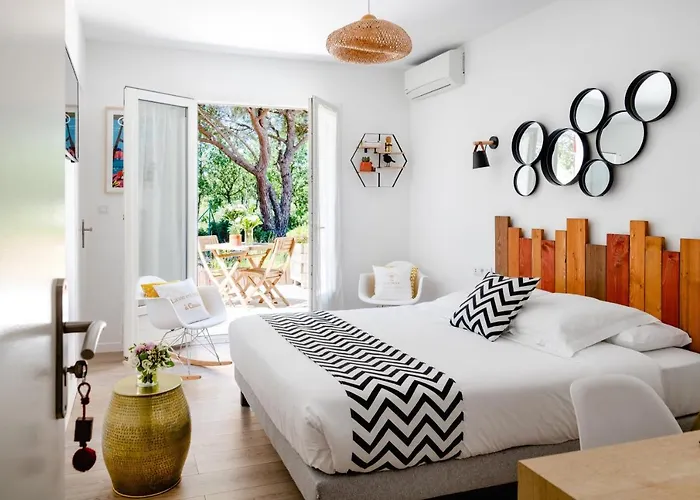 Hotel Les Volets Rouges - - Situe Dans Le Parc National Des Calanques - Parking Gratuit