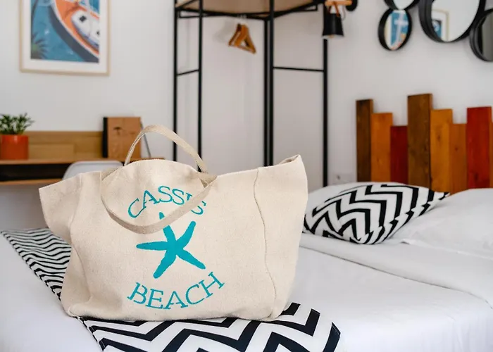 Les Volets Rouges - - Situe Dans Le Parc National Des Calanques - Parking Gratuit Hotel