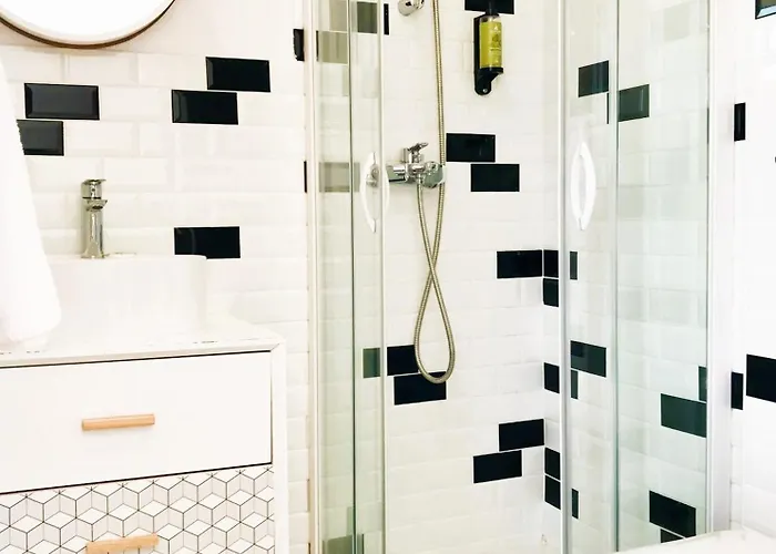 Hotel Les Volets Rouges - - Situe Dans Le Parc National Des Calanques - Parking Gratuit