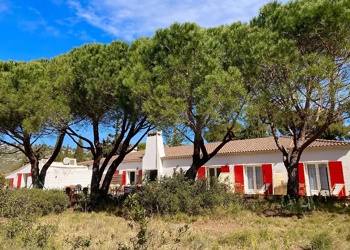 Hotel Les Volets Rouges - - Situe Dans Le Parc National Des Calanques - Parking Gratuit 2*