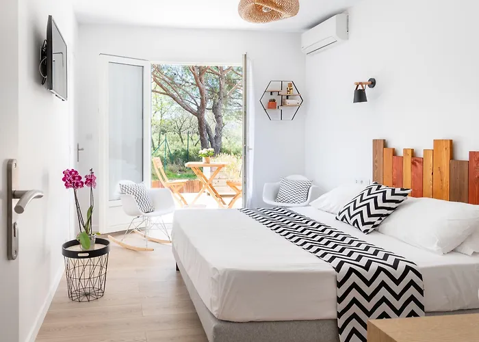 Les Volets Rouges - - Situe Dans Le Parc National Des Calanques - Parking Gratuit Hotel Cassis