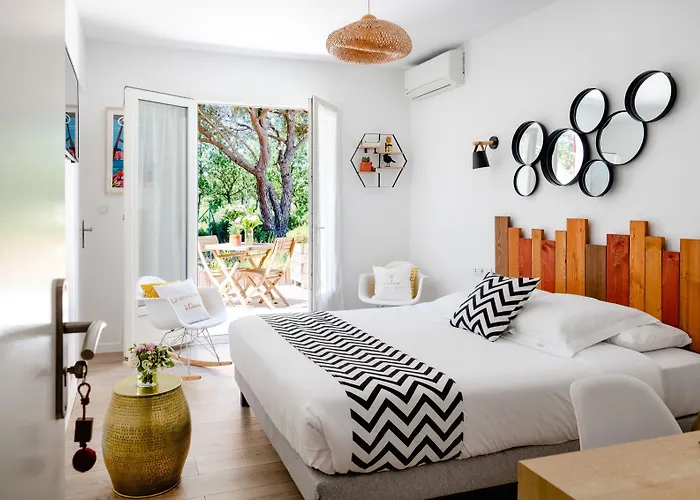 Hotel Les Volets Rouges - - Situe Dans Le Parc National Des Calanques - Parking Gratuit 2*