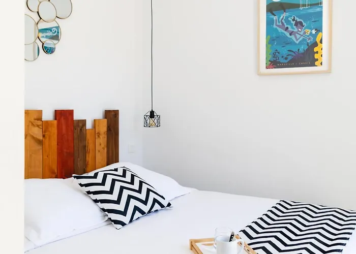 Les Volets Rouges - - Situe Dans Le Parc National Des Calanques - Parking Gratuit Hotel 2*