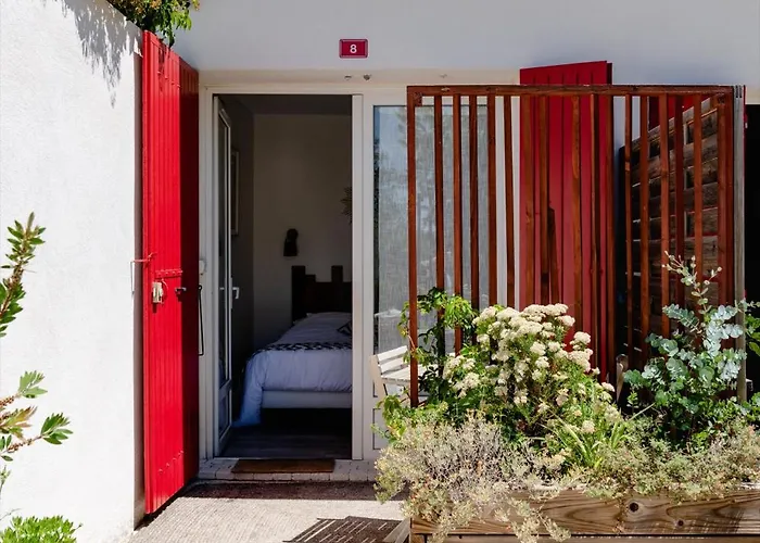 Otel Les Volets Rouges - - Situe Dans Le Parc National Des Calanques - Parking Gratuit 2*