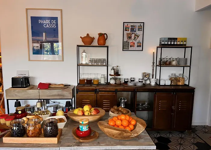 Les Volets Rouges - - Situe Dans Le Parc National Des Calanques - Parking Gratuit Hotel 2*